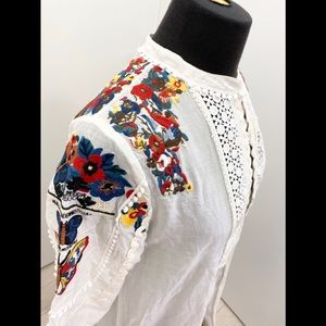 Embroidery Floral top  M